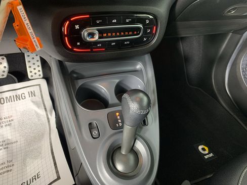 Used 2016 smart fortwo Prime RWD image 24