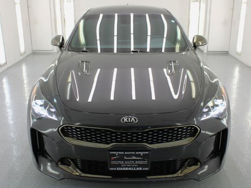 Used 2021 Kia Stinger GT image 3