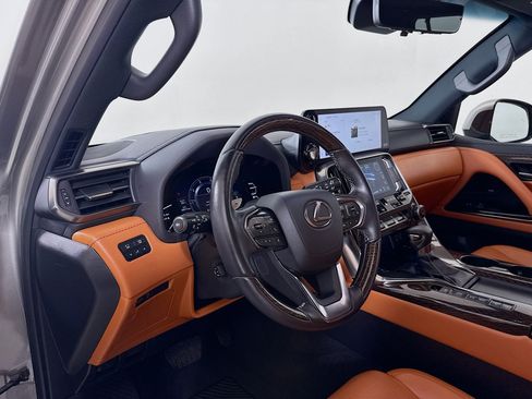 Used 2023 Lexus LX 600 4WD w/ Accessory Package (Z1) image 9