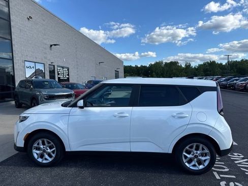 Certified 2023 Kia Soul LX w/ LX Technology Package FWD image 6