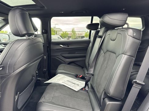 New 2025 Jeep Grand Cherokee L Altitude image 32