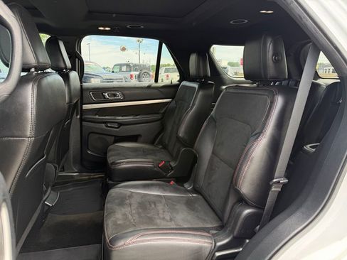 Used 2018 Ford Explorer XLT w/ Equipment Group 202A FWD image 23