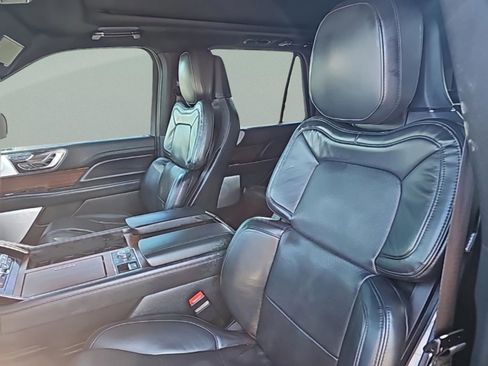 Used 2022 Lincoln Navigator Reserve image 28