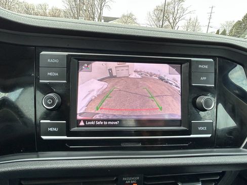 Used 2024 Volkswagen Jetta SE image 32