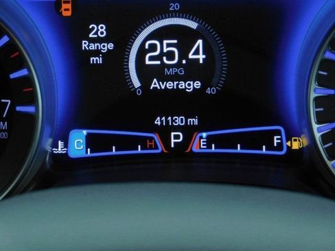 Used 2021 Chrysler 300 Touring L image 2