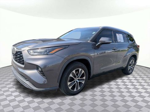 Used 2022 Toyota Highlander XLE FWD image 7