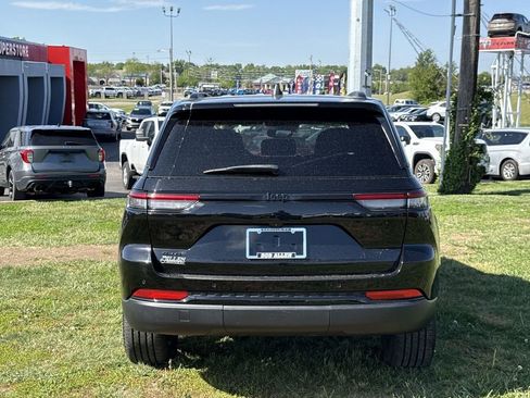 Used 2023 Jeep Grand Cherokee Altitude AWD/4WD image 19