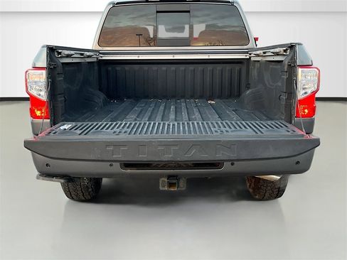 Used 2024 Nissan Titan SV w/ SV Convenience Package image 25