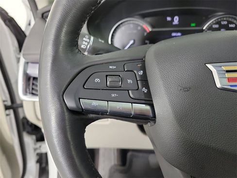 Used 2023 Cadillac XT4 Luxury w/ Cold Weather Package image 23