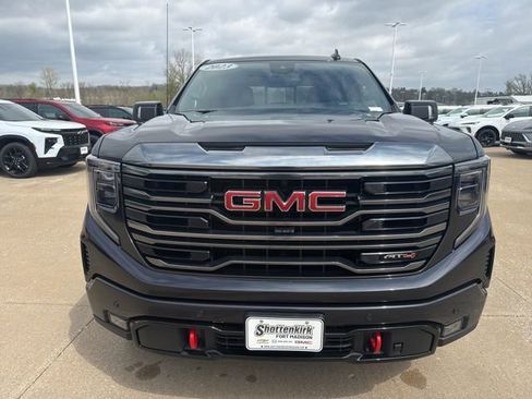 Used 2023 GMC Sierra 1500 AT4 w/ AT4 Preferred Package AWD/4WD image 10