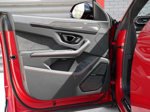 Used 2023 Lamborghini Urus S image 13