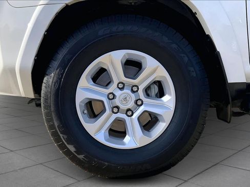 Used 2021 Toyota 4Runner SR5 Premium image 11