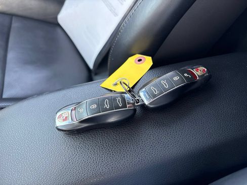 Used 2018 Porsche 718 Cayman RWD image 24