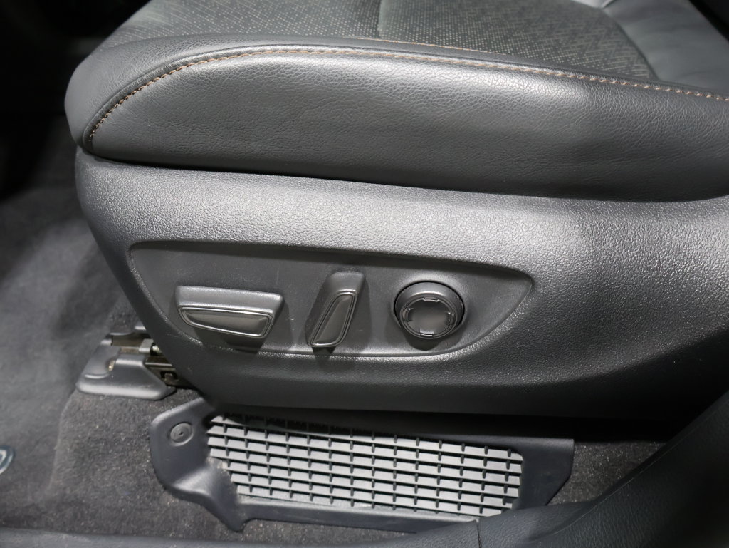 Used 2026 Toyota Sienna Platinum AWD/4WD image 13