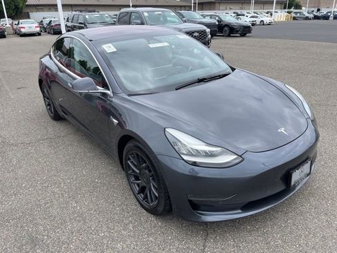 Used 2018 Tesla Model 3 Long Range RWD image 3