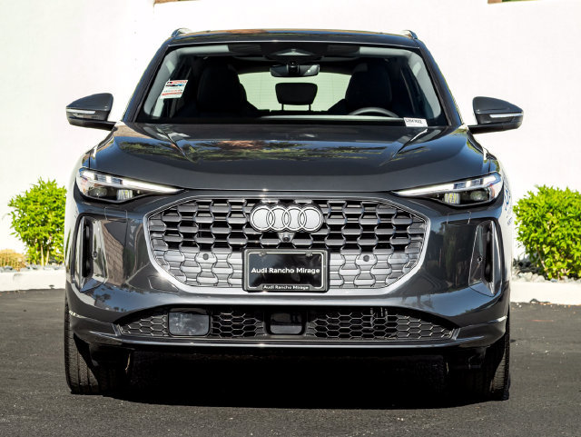 Used 2025 Audi Q5 Premium Plus w/ Premium Plus AWD/4WD image 3