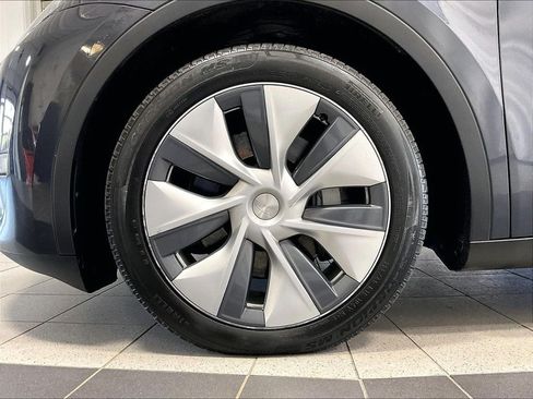 Used 2024 Tesla Model Y Long Range AWD/4WD image 7