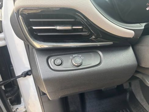 Used 2025 Buick Envista Avenir FWD image 21