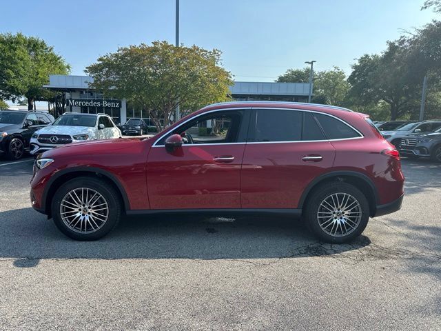 Used 2026 Mercedes-Benz GLC 300 image 2