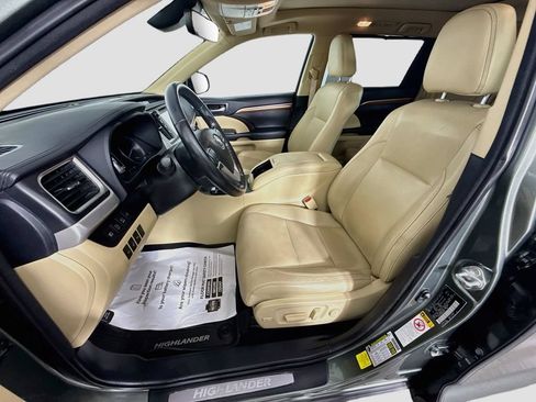 Used 2017 Toyota Highlander Limited Platinum FWD image 14