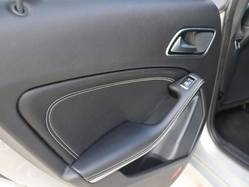 Used 2018 Mercedes-Benz CLA 250 4MATIC image 19