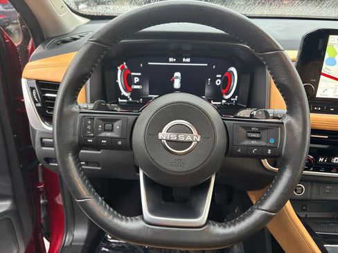 Used 2022 Nissan Rogue Platinum w/ Head-Up Display Package image 18