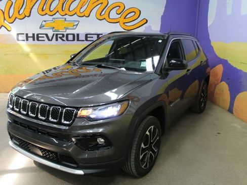 Used 2023 Jeep Compass Limited w/ Sun and Sound Group AWD/4WD image 4