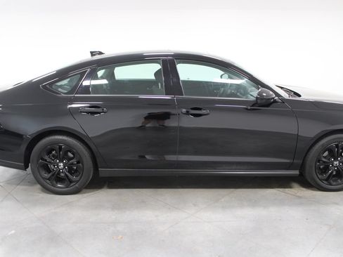 Used 2025 Honda Accord SE image 11