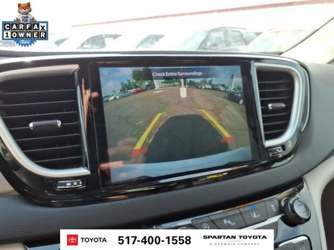 Used 2024 Chrysler Pacifica Touring-L FWD image 24