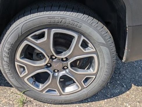Used 2017 Jeep Renegade Limited AWD/4WD image 21