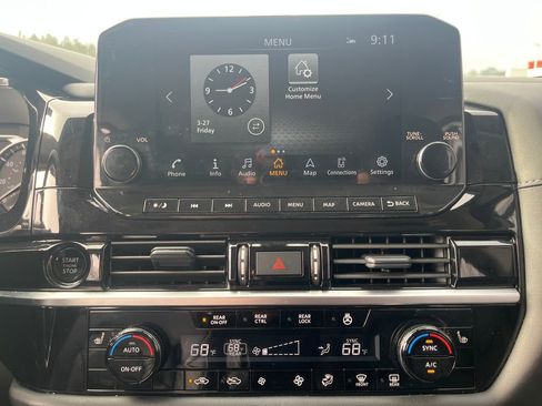 Used 2025 Nissan Pathfinder SL FWD image 19