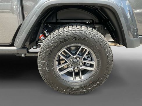 Used 2025 Jeep Gladiator Mojave w/ Convenience Group AWD/4WD image 10