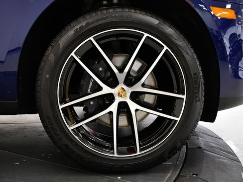 Certified 2026 Porsche Macan AWD/4WD image 16