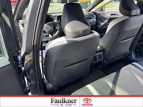 Certified 2025 Toyota Camry SE image 11