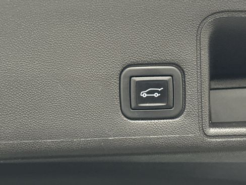 Used 2022 GMC Terrain SLT w/ Infotainment Package II AWD/4WD image 14