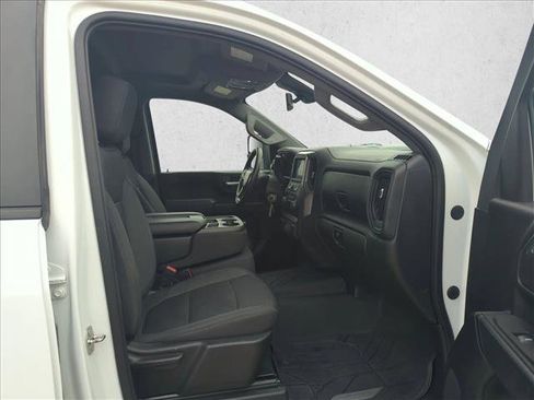 Used 2022 Chevrolet Silverado 2500 Custom w/ Custom Value Package image 18