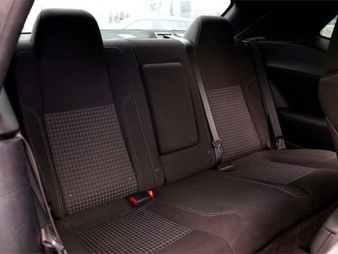 Used 2016 Dodge Challenger SXT image 23