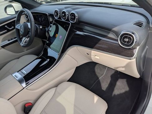 Used 2026 Mercedes-Benz GLC 300 4MATIC image 17