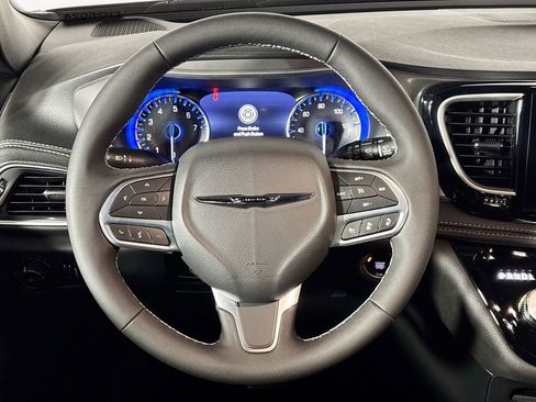 New 2026 Chrysler Pacifica Select FWD image 13
