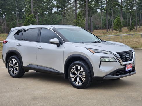 Used 2022 Nissan Rogue SV image 3