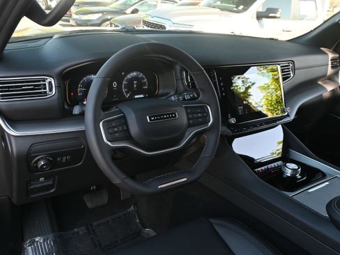 Used 2025 Jeep Wagoneer Series II w/ Convenience Group I image 3