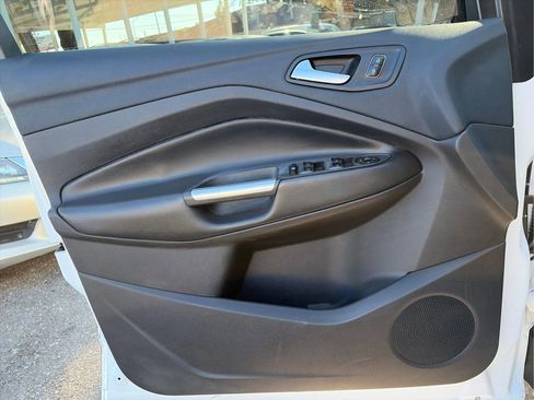 Used 2017 Ford Escape SE image 21