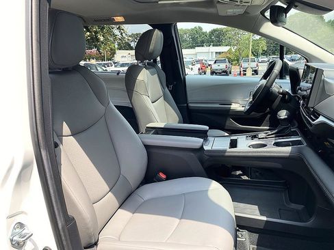Certified 2026 Toyota Sienna XLE FWD image 24