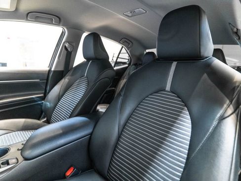 Used 2023 Toyota Camry SE image 6