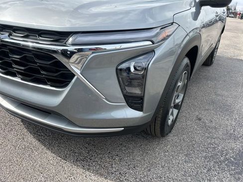 New 2026 Chevrolet Trax LT w/ Sunroof Package image 9