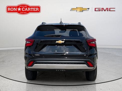 Used 2025 Chevrolet Trax LT FWD image 5