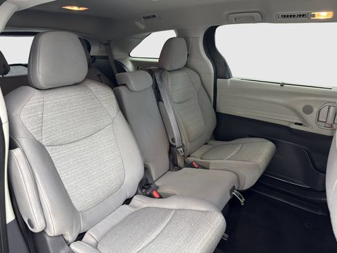 Used 2021 Toyota Sienna LE FWD image 42
