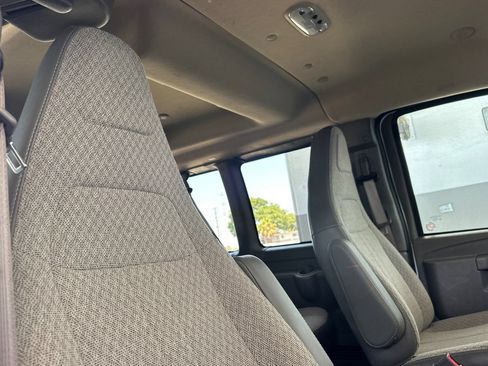 Certified 2025 GMC Savana 3500 LT w/ LT Preferred Equipment Group RWD image 21