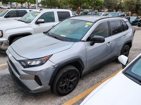 Used 2021 Toyota RAV4 LE image 3