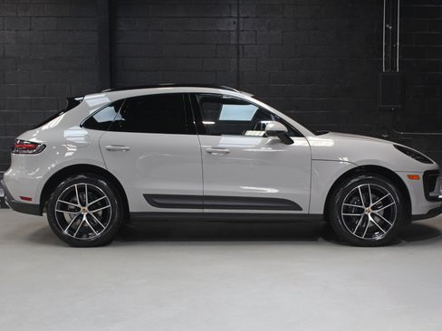 Used 2025 Porsche Macan w/ Premium Package Plus AWD/4WD image 16